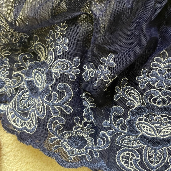 Off the shoulder lace detail bodysuit - Picture 7 of 7